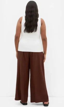 Amelia Scoop Neck Tank - white