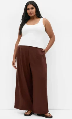 Amelia Scoop Neck Tank - white
