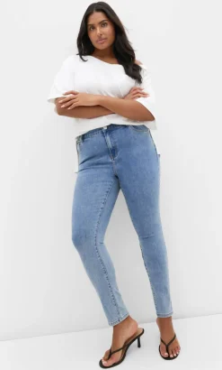 Asha Fit Ultra Skinny Leg Short Jean - light wash