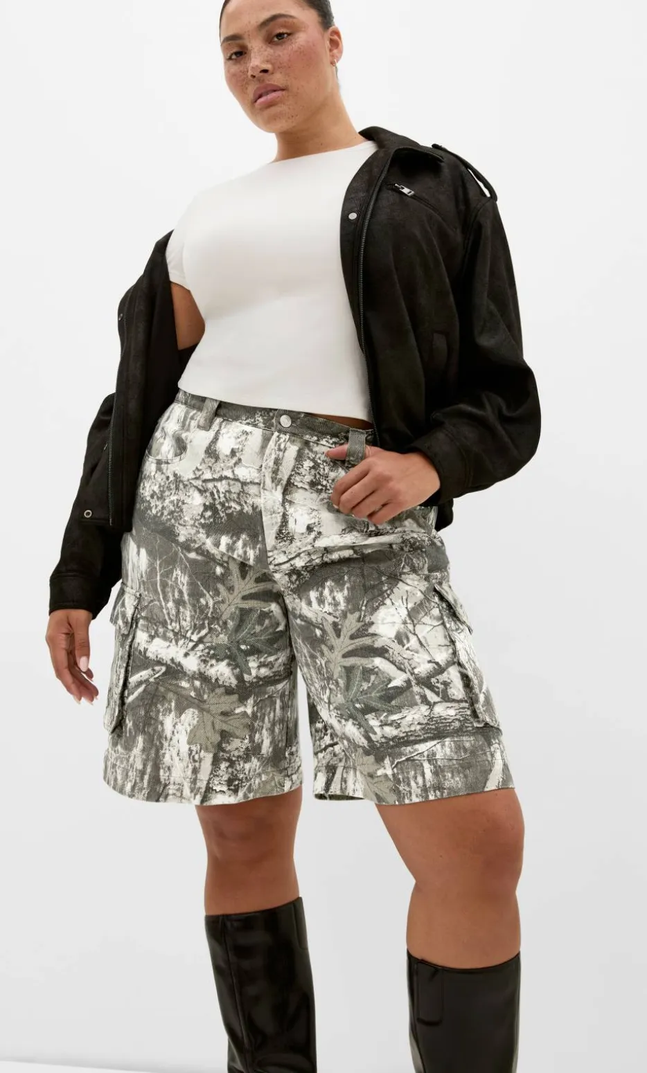 Camo Relaxed Cotton Cargo Jort - khaki wash