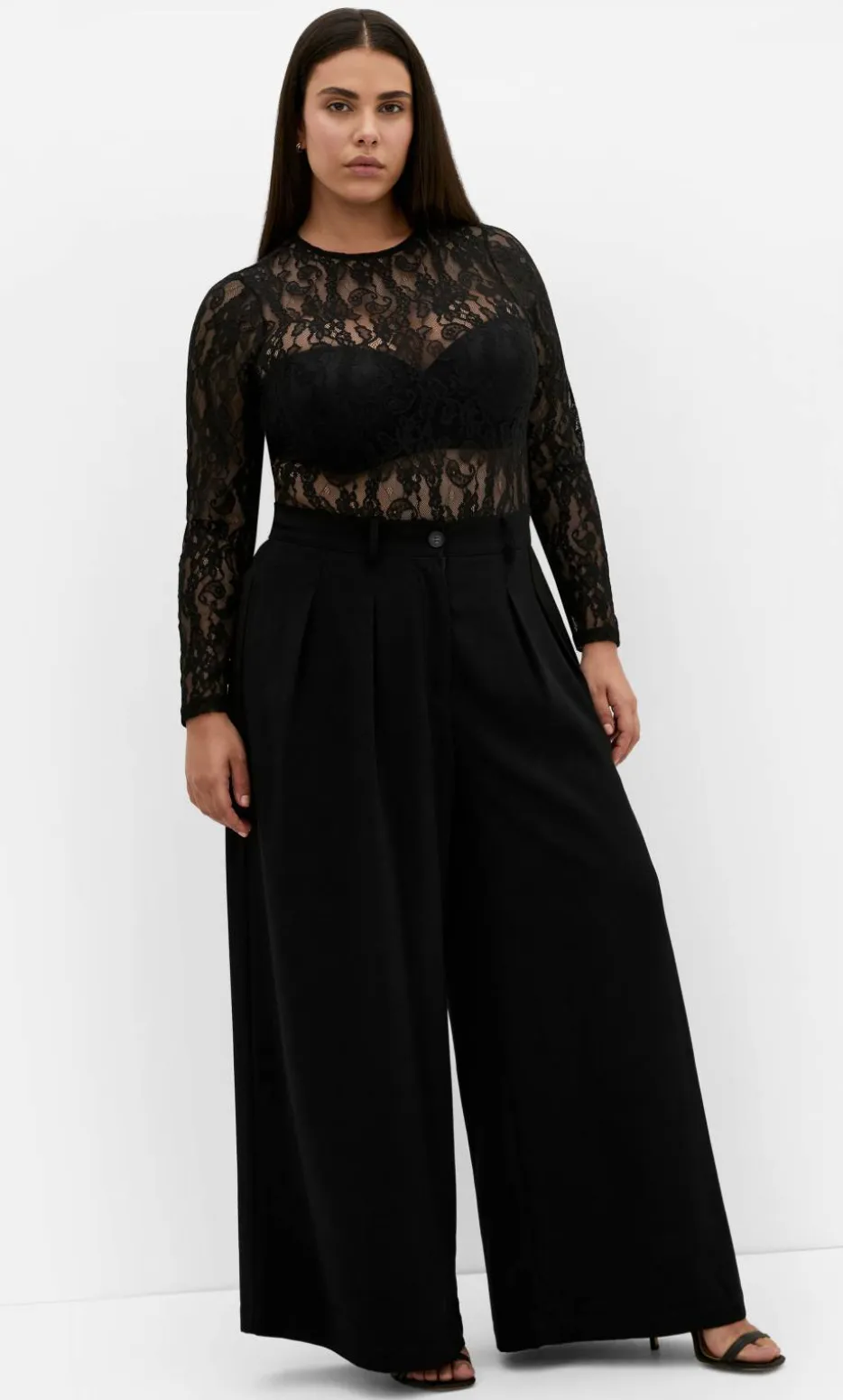 Dakota Lace Bodysuit - black