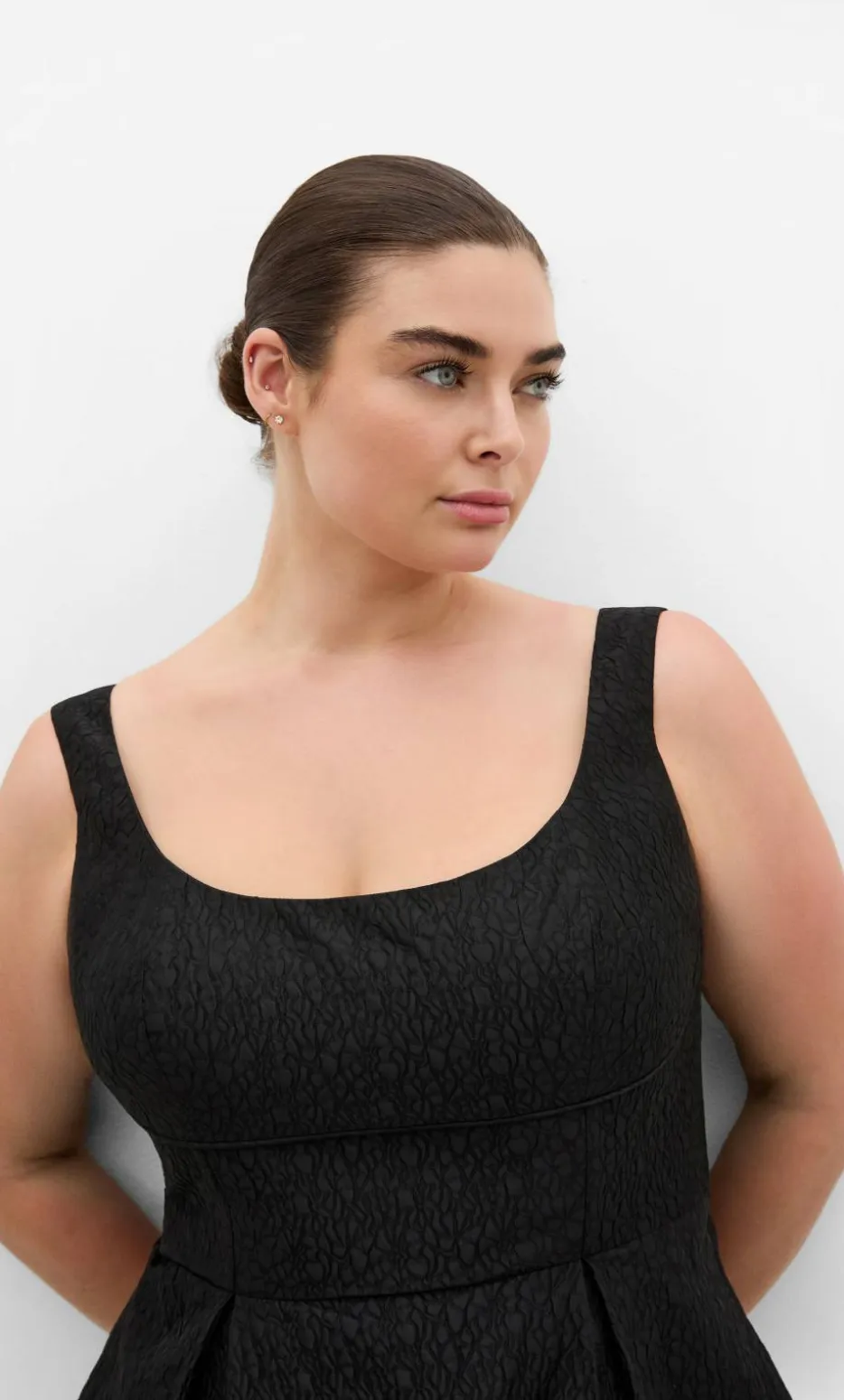 Estella Jacquard Midi Dress - black