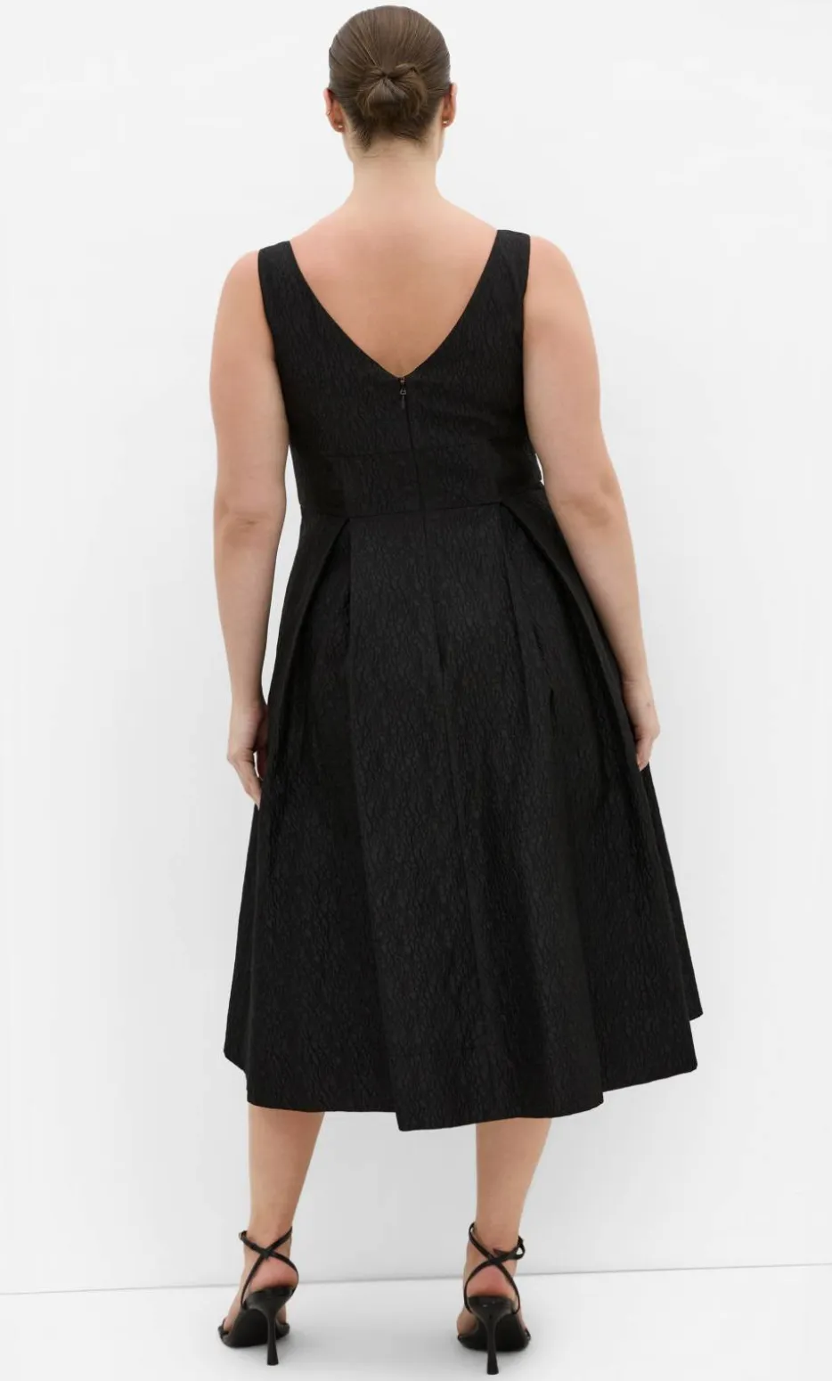 Estella Jacquard Midi Dress - black