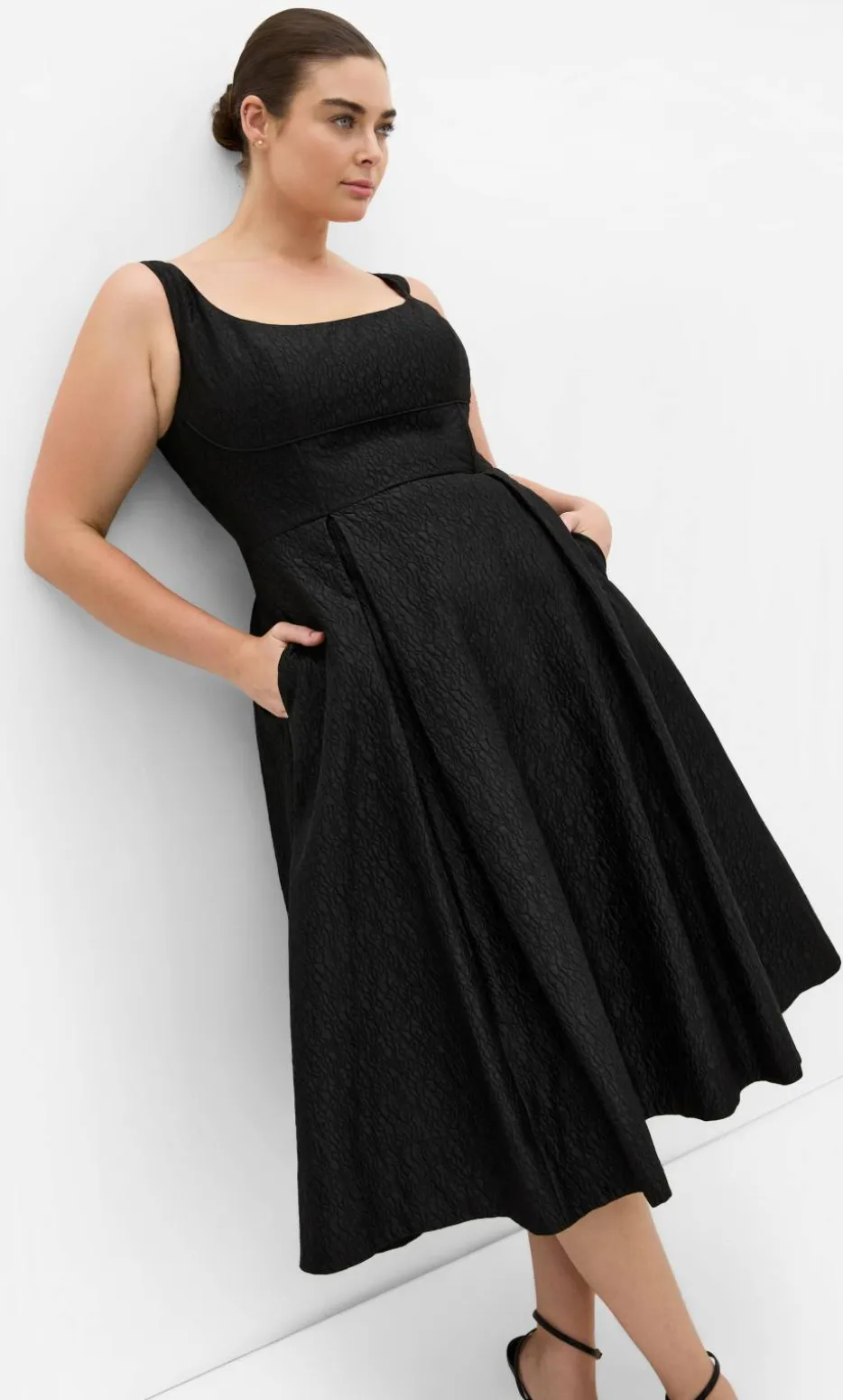 Estella Jacquard Midi Dress - black