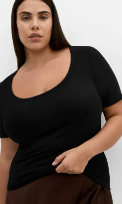 Everyday Scoop Tee - black
