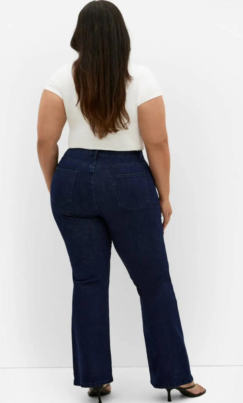 Harley Fit Carla Flare Leg Short Jean - dark wash