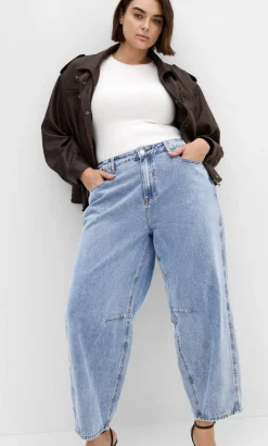 Harley Fit Cassie Barrel Leg Jean - mid wash