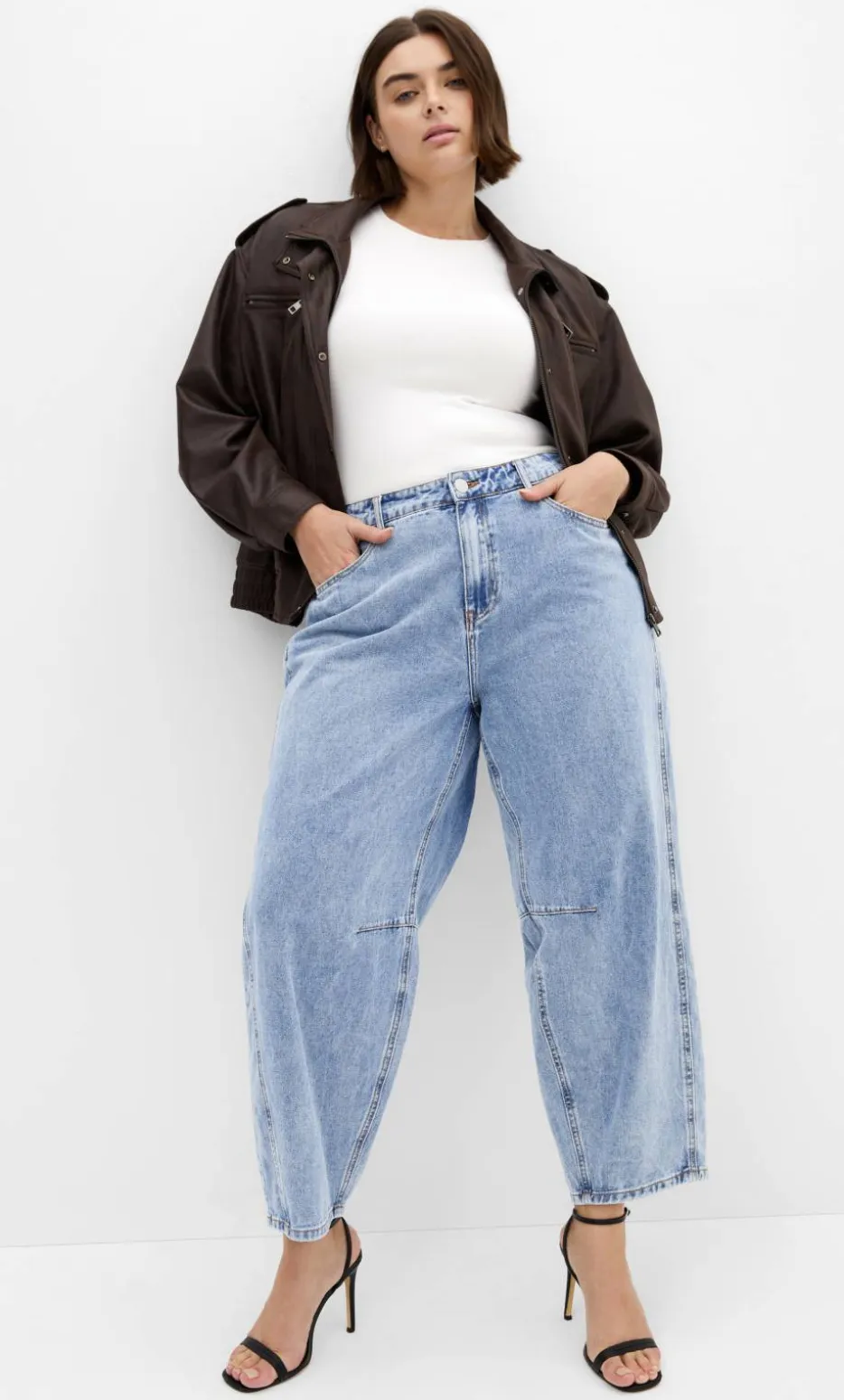 Harley Fit Cassie Barrel Leg Jean - mid wash