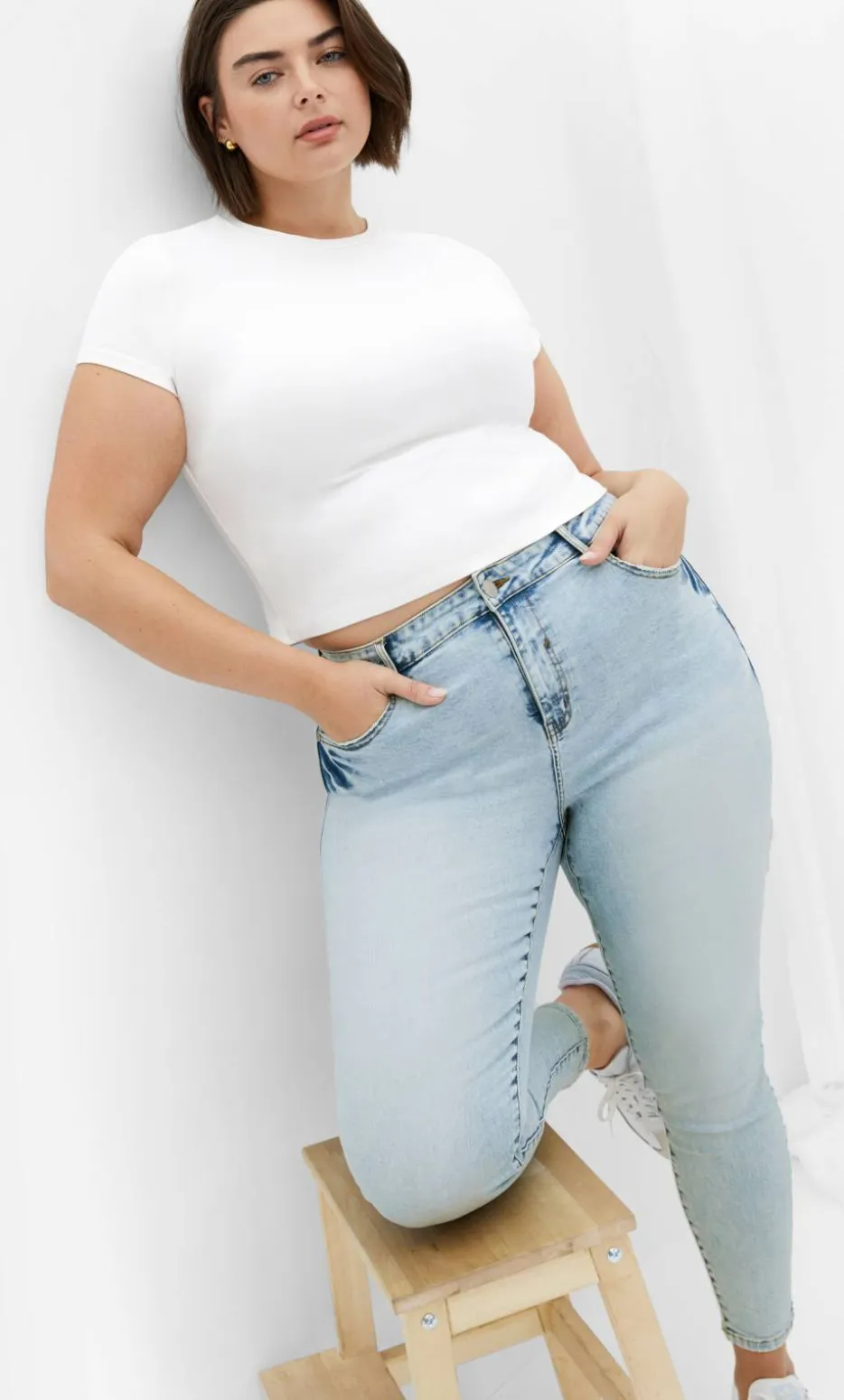Harley Fit Karla Skinny Leg Short Jean - light wash