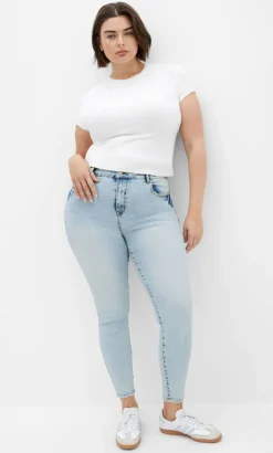 Harley Fit Karla Skinny Leg Short Jean - light wash