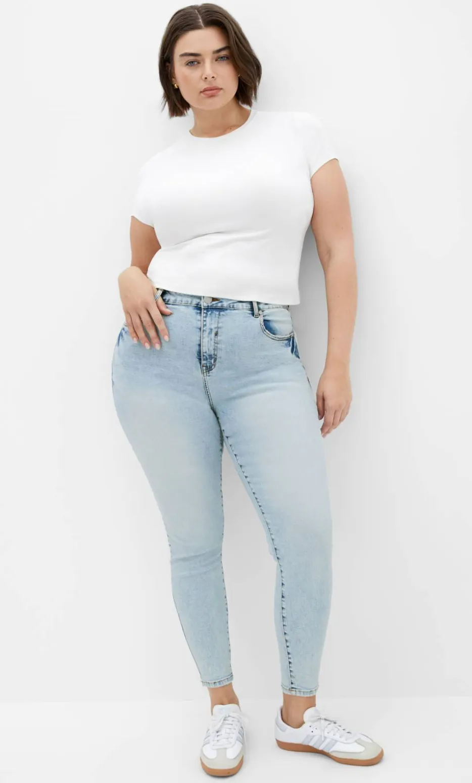 Harley Fit Karla Skinny Leg Short Jean - light wash