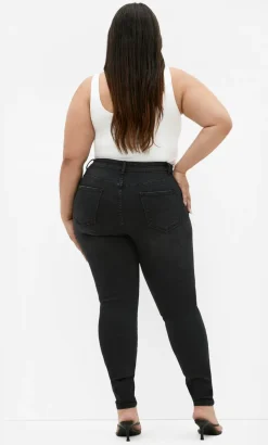 Harley Fit Karla Skinny Leg Short Jean - black wash
