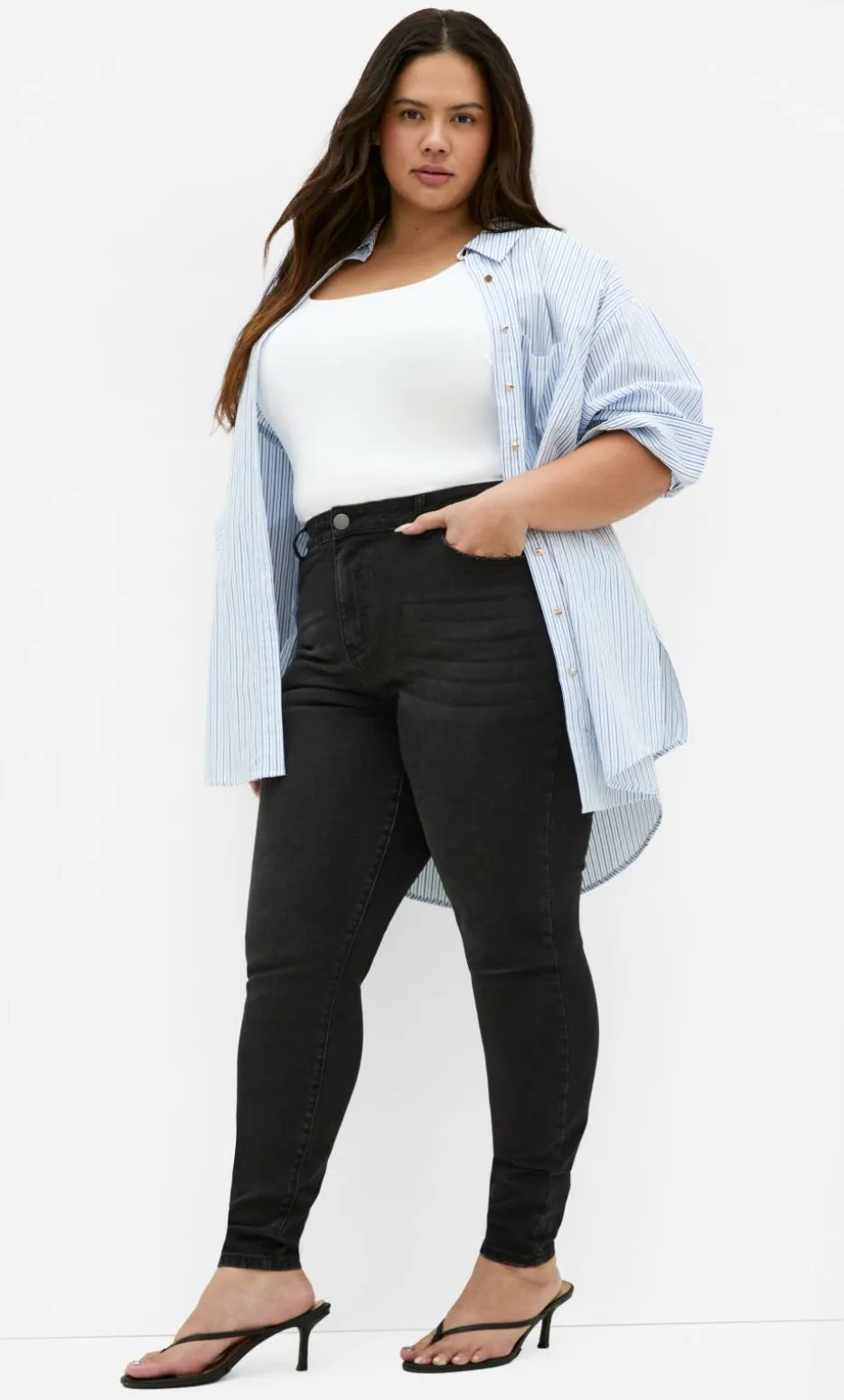 Harley Fit Karla Skinny Leg Short Jean - black wash