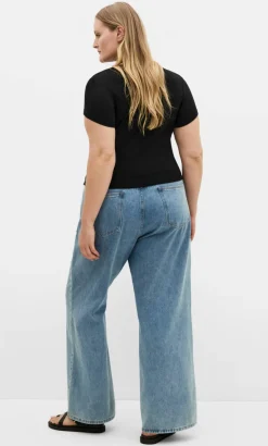 Karla Short Sleeve Tee - black
