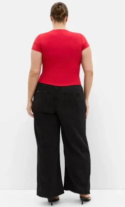 Karla Short Sleeve Tee - red