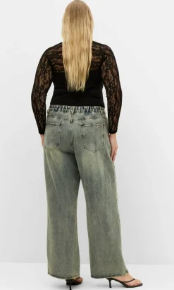 Layla Lace Shrug - black