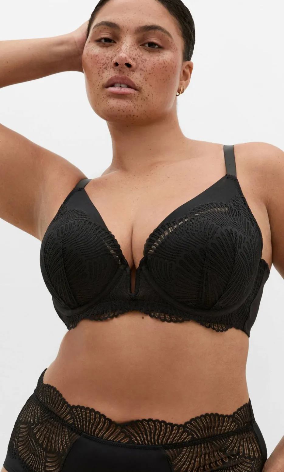 Lia Contour Plunge Lace Bra - black