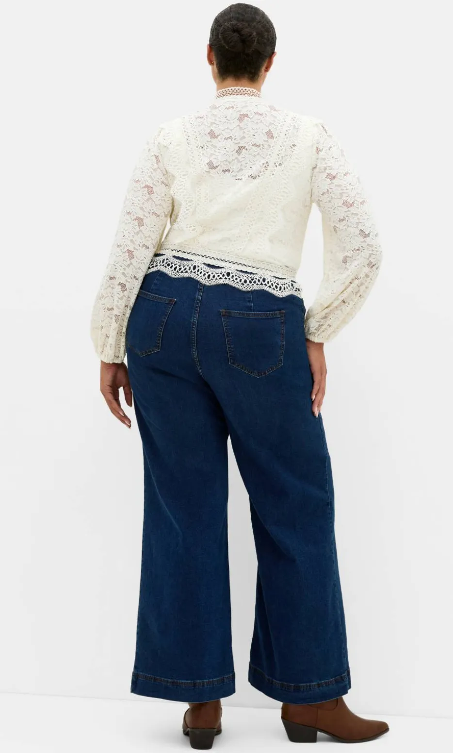Lucielle Lightweight Zip-Front Lace Jacket - porcelain