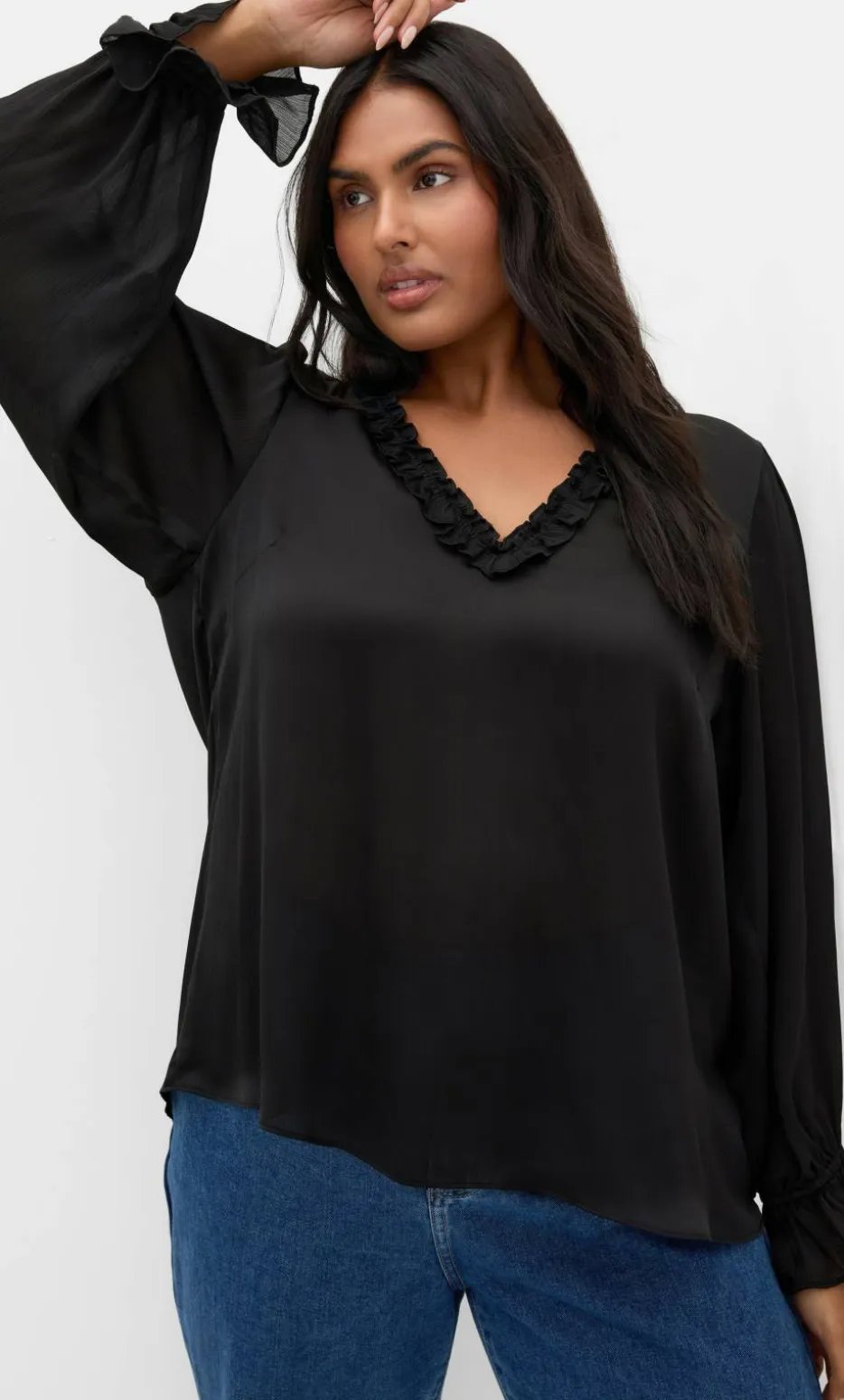 Maia Ruffle V Neck Top - black