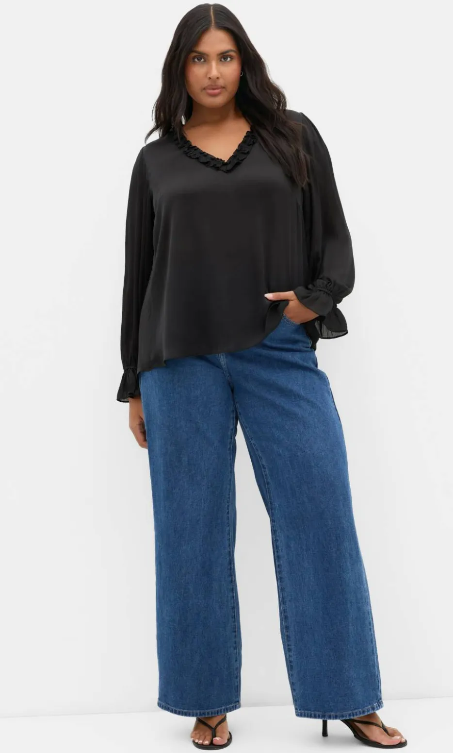 Maia Ruffle V Neck Top - black
