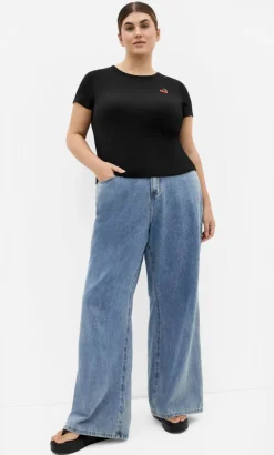 Micro Cherry Print Tee - black
