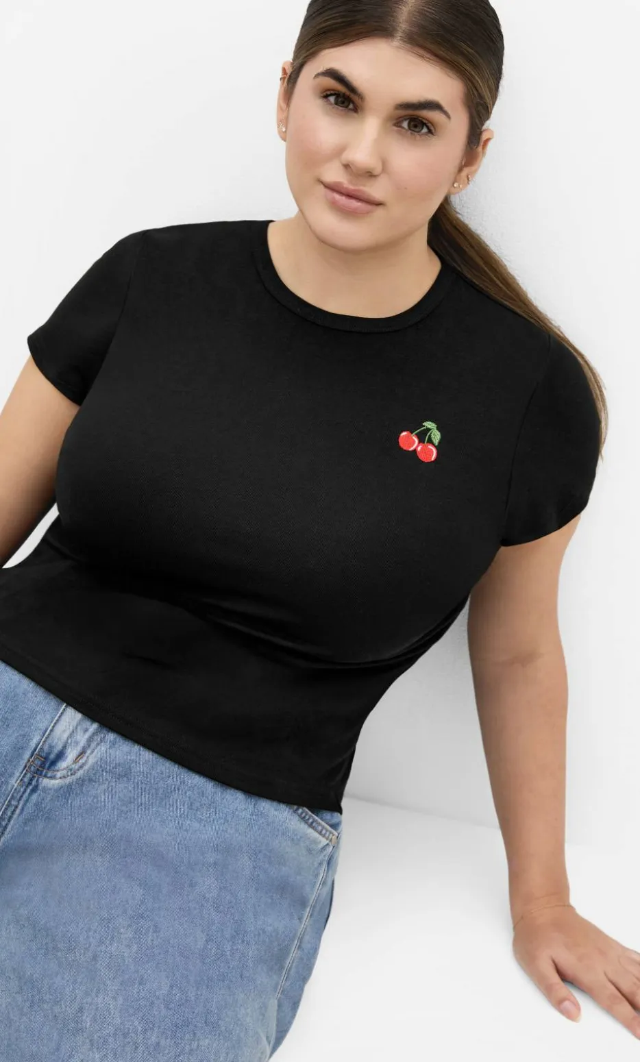 Micro Cherry Print Tee - black
