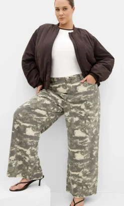 Olivia Camo Relaxed Cotton Jean - khaki wash