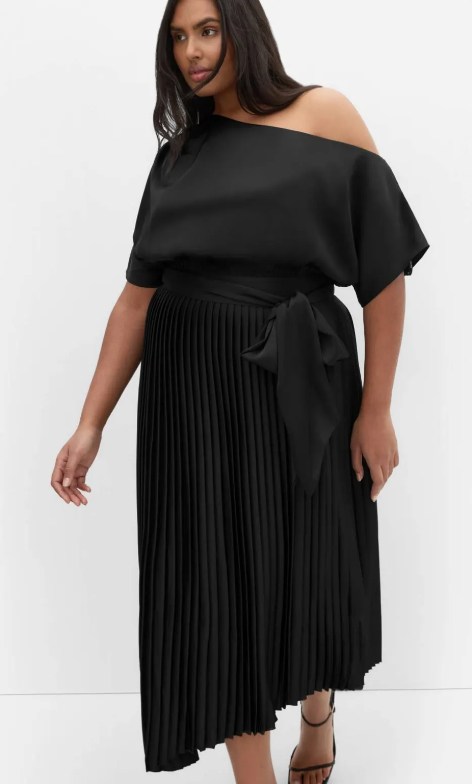 Payton Off Shoulder Pleat Midi Dress - black