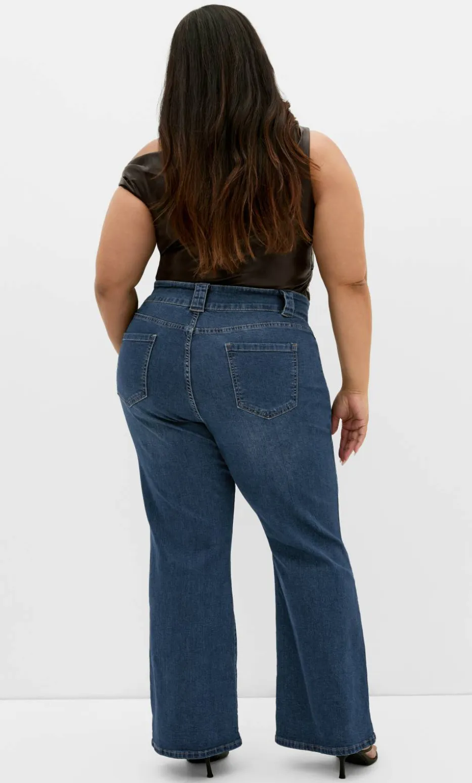 Pia Fit Bootleg Short Jean - dark wash
