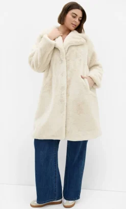 Remi Faux Fur Coat - cream