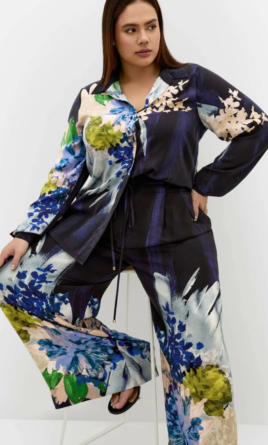 Shania Dahlia Print Wide Leg Pant - navy