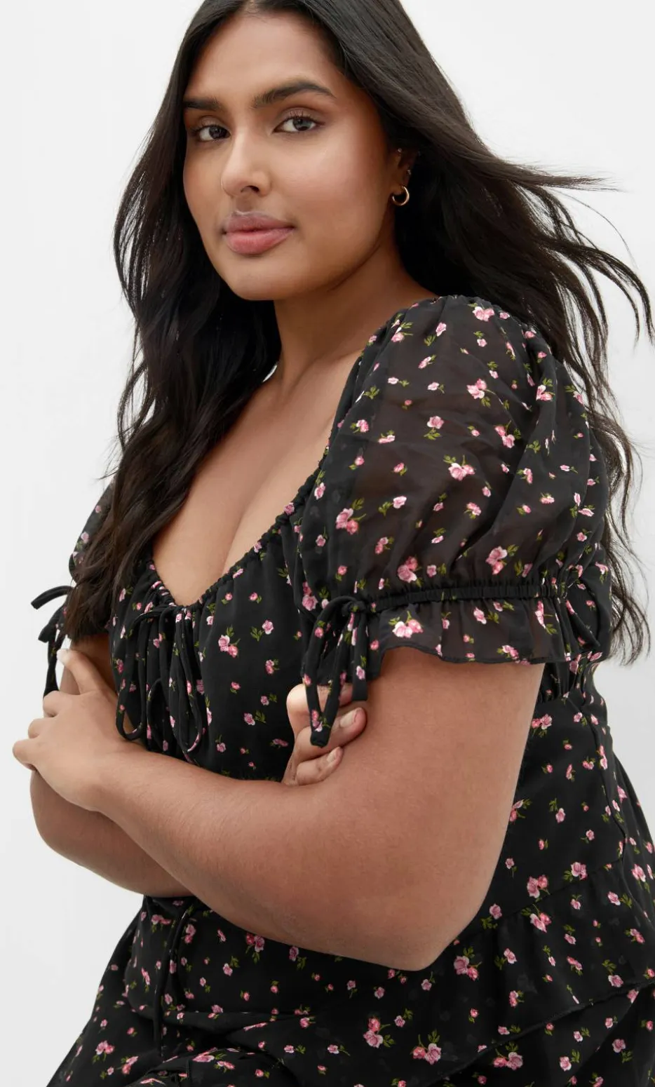 Shayla Ditsy Print Maxi Dress - black